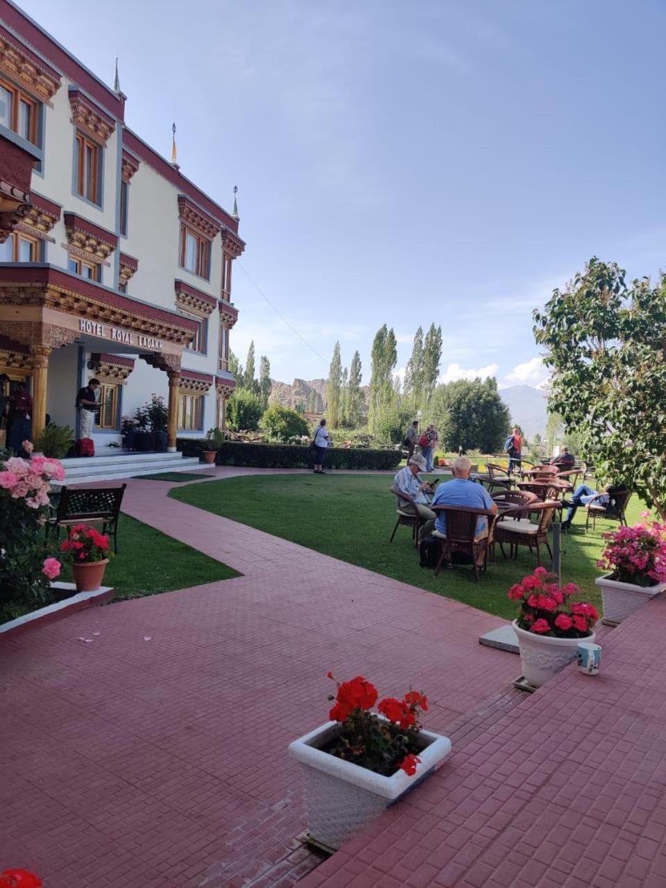 Hotel Royal Ladakh, Leh Exteriör bild