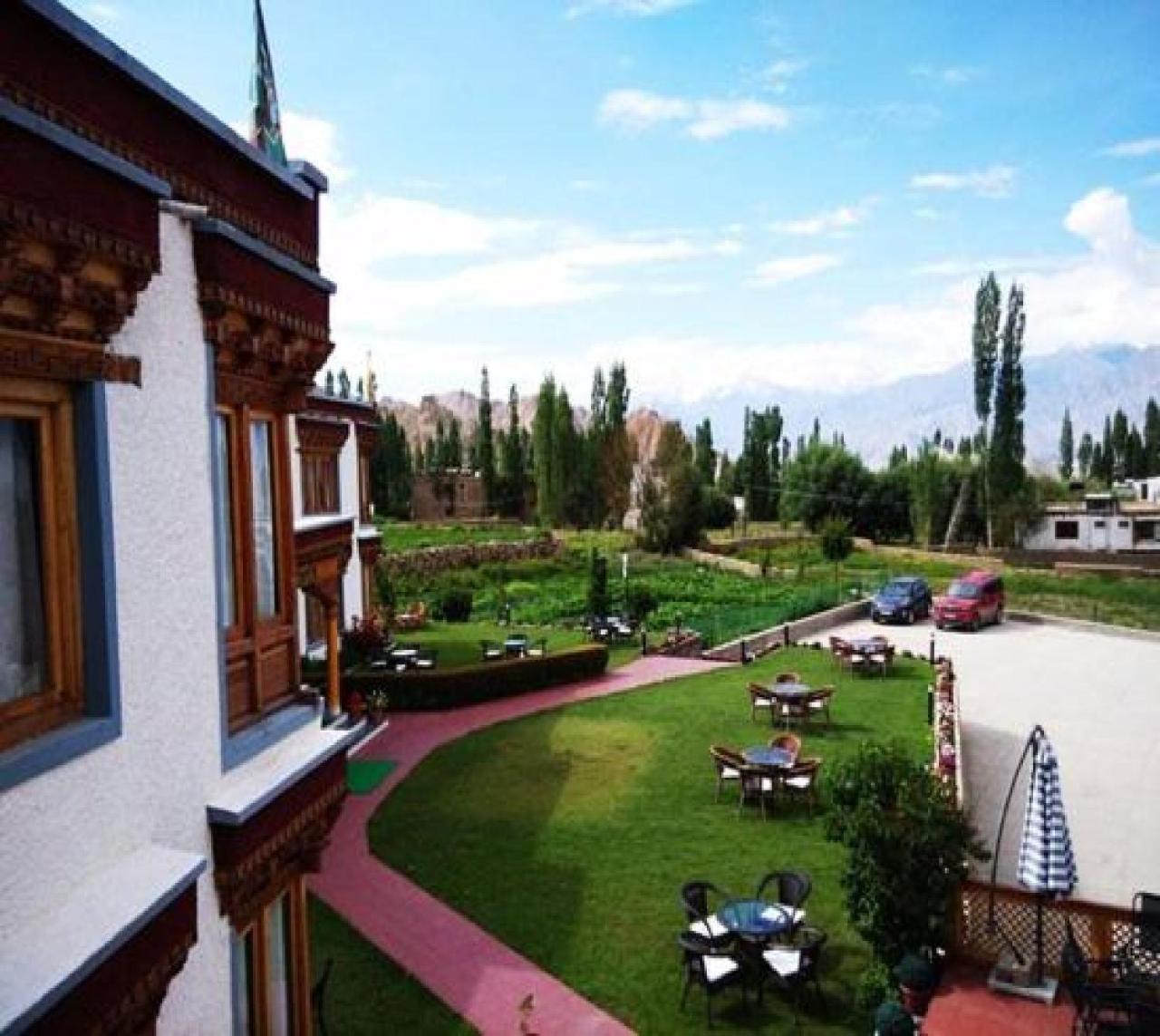 Hotel Royal Ladakh, Leh Exteriör bild